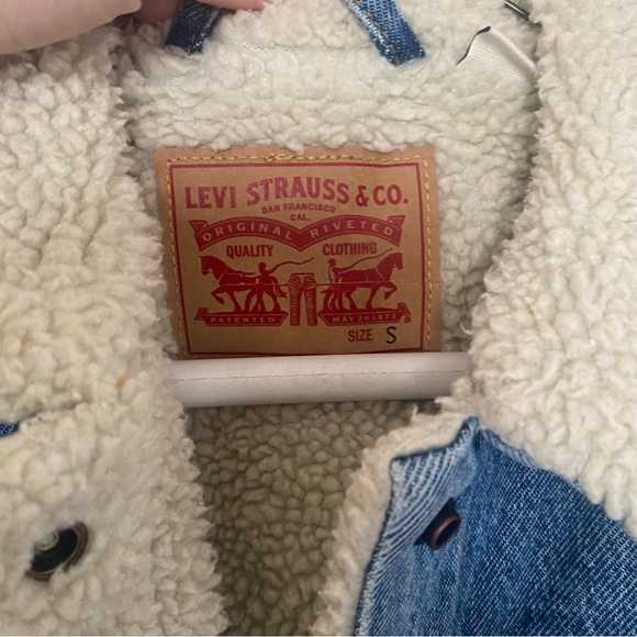 Levi’s Sherpa Jacket - Picture 2 of 4